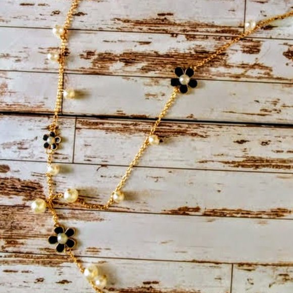 Daisy Chain Necklace - Picture 3 of 5